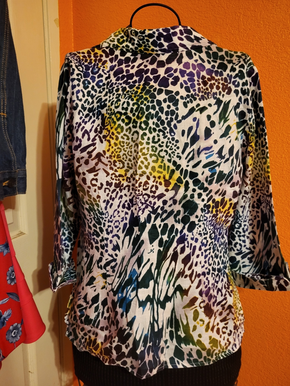 Richard Malcom Women’s Multicolor Animal-Print Button Front Shirt - Picture 2 of 13